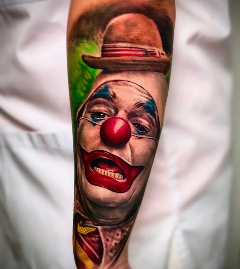 Chicano Clown Tattoo am Unterarm